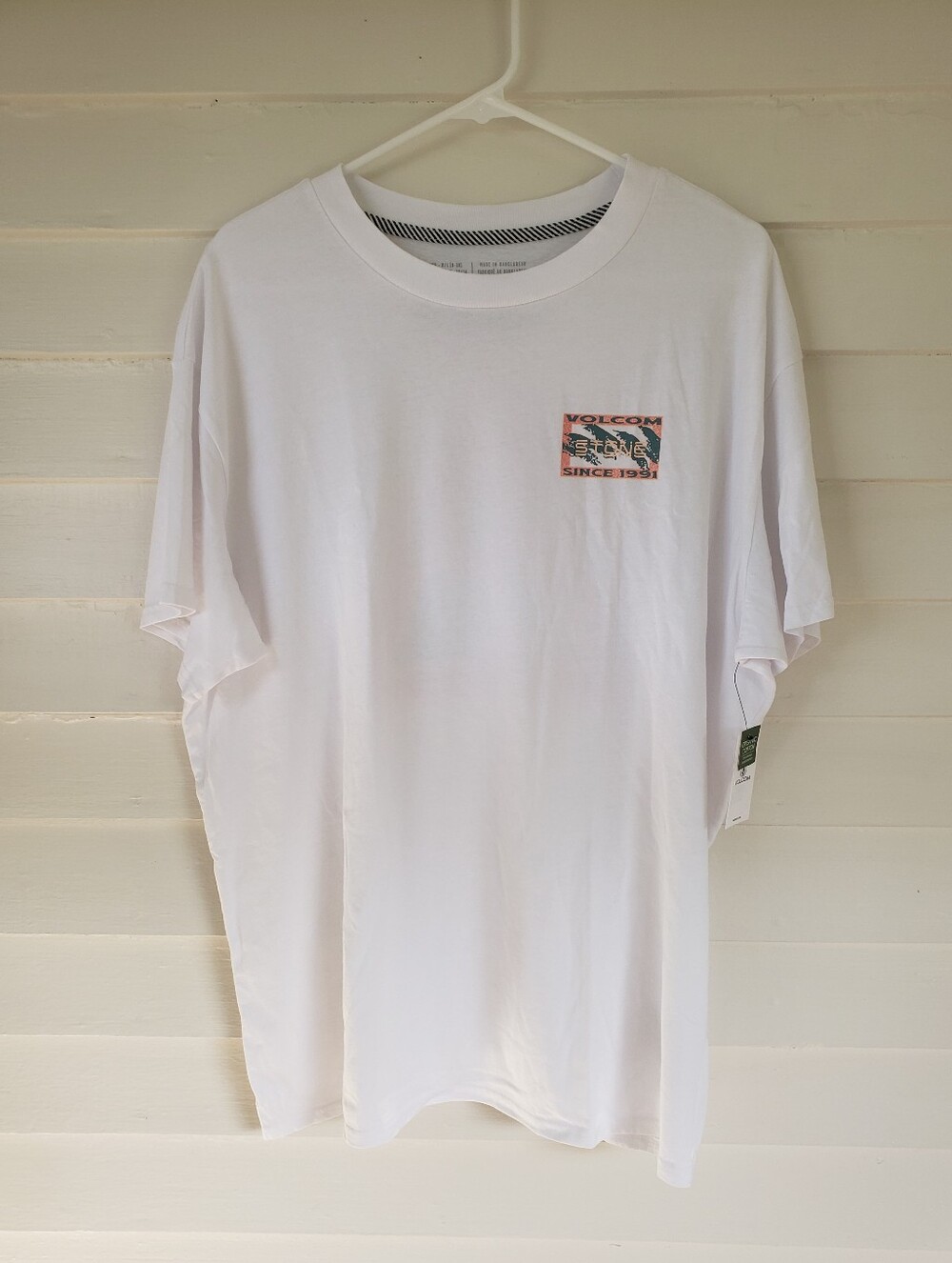 Volcom Men's White 100% Cotton Short Sleeve  Graphic Print Shirt Size M